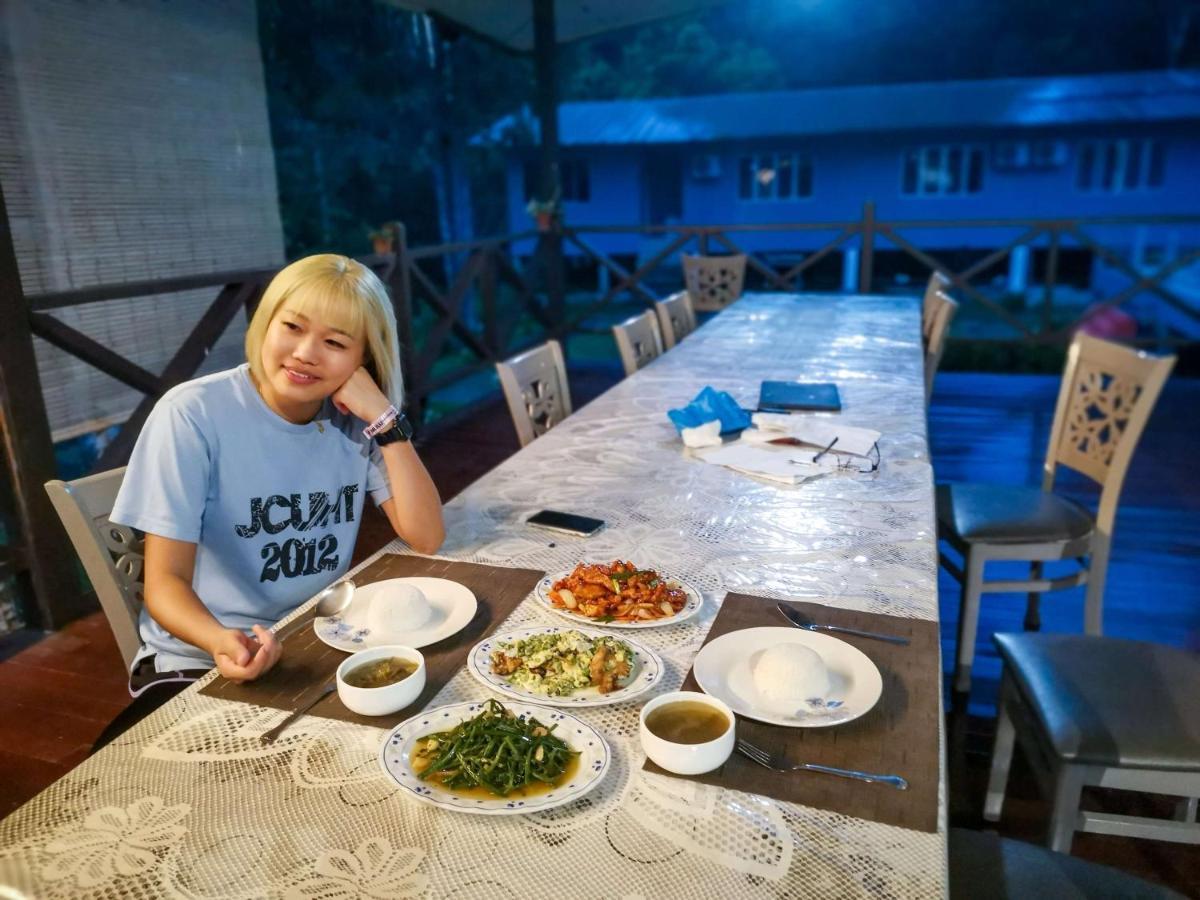 Benarat Lodge มูลู ภายนอก รูปภาพ